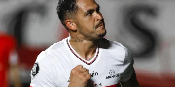 Luciano celebra su gol