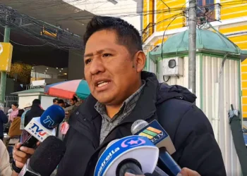 El representante de los transportistas paceños, Limbert Tancara. Foto: Tele Estrella.