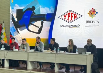 Autoridades de Yacimientos Petrolíferos Fiscales Bolivianos. Foto: YPFB.