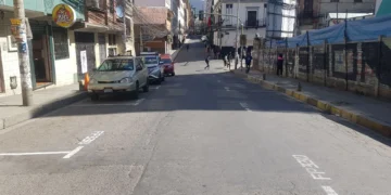Parqueos tarifados de la Alcaldía causan perjuicio en el tráfico vehicular. FOTO: Javier Escalier