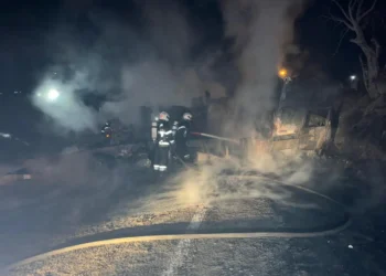 Los bomberos lograron sofocar las llamas luego de varias horas/ Bomberos SAR Bolivia