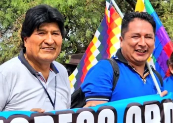 El expresidente Evo Morales y el dirigente intercultural Enrique Mamani