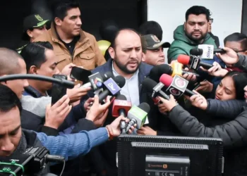 El ministro de Gobierno, Roberto Ríos, es entrevistado por la prensa. (Foto: Ministerio de Gobierno)