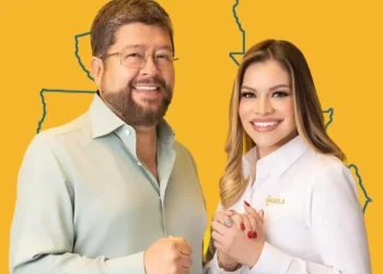 Samuel Doria Medina y la excandidata a senadora María Karla Robledo.