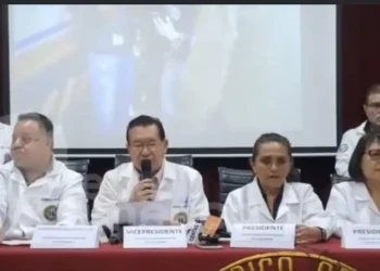Conferencia de prensa del Colegio Médico de Cochabamba. FOTO: RRSS