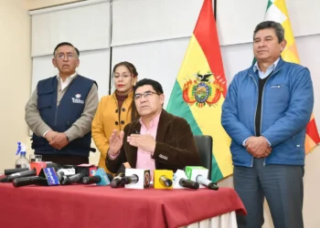 Conferencia de prensa del ministro de Educación, Omar Veliz. FOTO: Ministerio de Educación