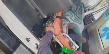 Un herido dentro de una ambulancia. FOTO: Ministerio de Salud