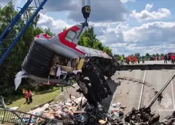 Un puente ferroviario fue destruido/AFP