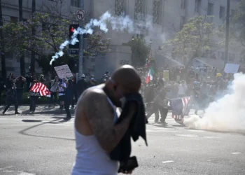 La Policía dispersó a los manifestantes en Los Ángeles/AFP