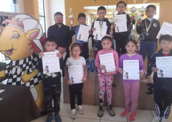 Los ajedrecistas premiados (Federación Boliviana de Ajedrez)