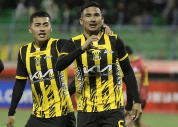 Álvaro Quiroga celebra el primer gol del Tigre este sábado en el estadio Jesús Bermúdez ante Real Oruro (APG)