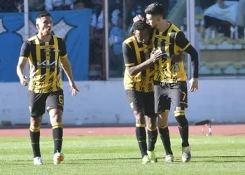 El festejo de los atigrados luego de uno de los goles ante Bolívar (APG)