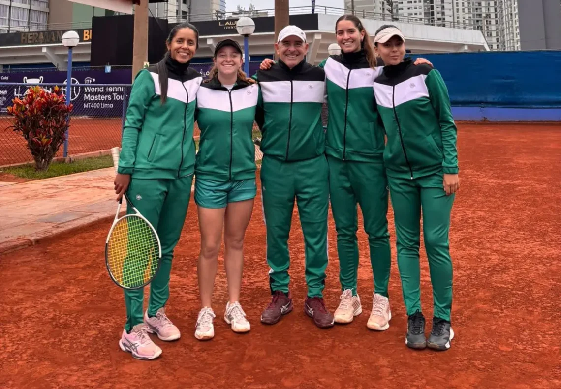Las integrantes del seleccionado boliviano de tenis listas para la competencia (FBT)