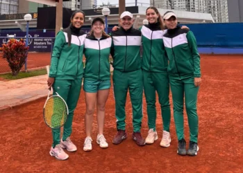 Las integrantes del seleccionado boliviano de tenis listas para la competencia (FBT)