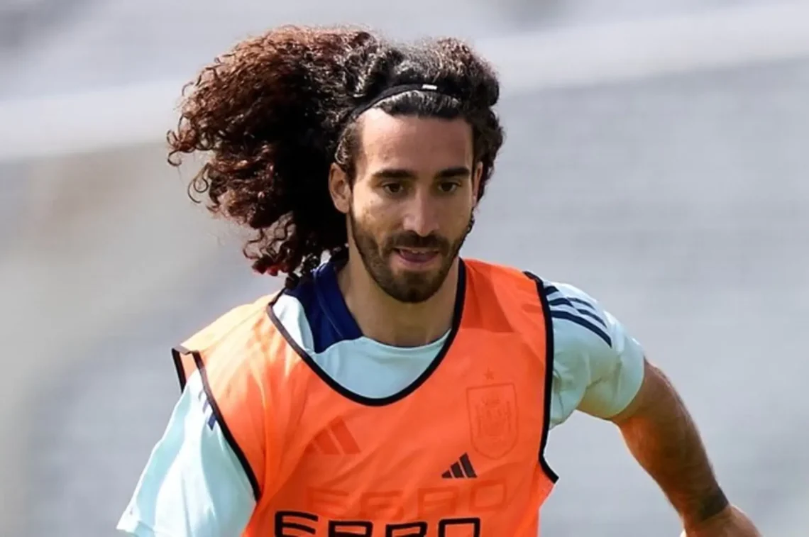 Marc Cucurella en un entrenamiento de España