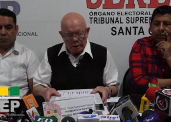 Los vocales del TSE brinda una conferencia de prensa.