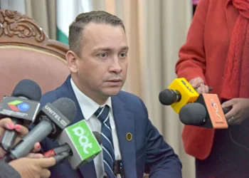 El presidente del TSJ, Romer Saucedo, es entrevistado por la prensa. (Foto: AJN)