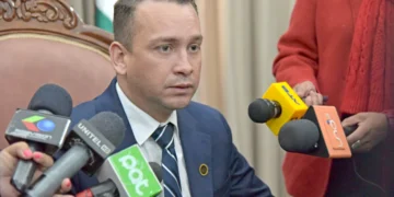 El presidente del TSJ, Romer Saucedo, es entrevistado por la prensa. (Foto: AJN)