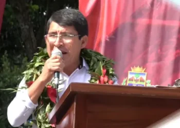 El gobernador Damián Condori en un acto oficial este miércoles, un día antes de notificarse su internación. Foto: Captura Gobernación de Chuquisaca.