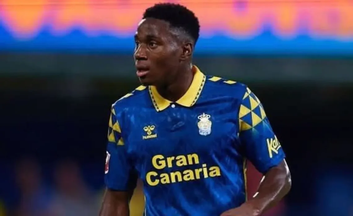 Dario Essugo con la camiseta de Las Palmas