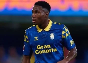 Dario Essugo con la camiseta de Las Palmas