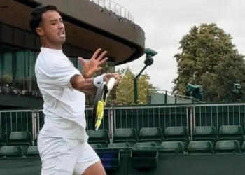 El tenista boliviano Hugo Dellien en pleno partido en Londres (Hugo Dellien).