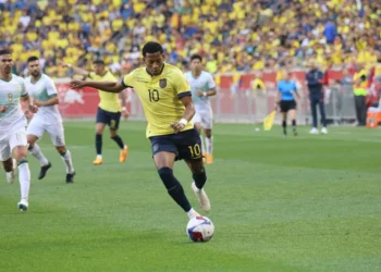 Gonzalo Plata en un partido con su selección