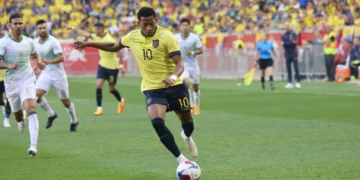 Gonzalo Plata en un partido con su selección