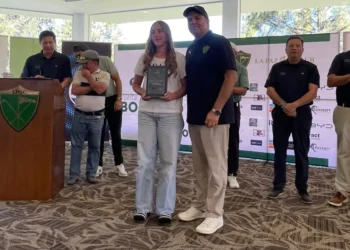 Un momento de la premiación en el certamen paceño (FBG)