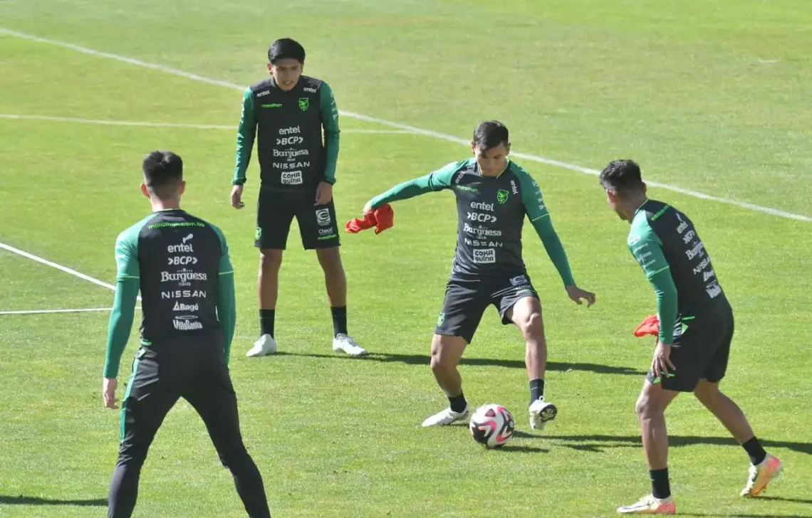 El defensor José Sagredo en pleno entrenamiento de la Verde. (APG).
