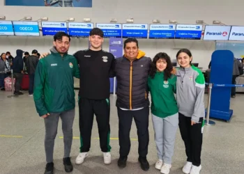 Los karatecas bolivianos que se entrenan en Asunción y que competirán en el Panamericano Junior (Feboka).