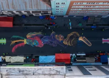 Artistas pintaron murales en la avenida Camacho. Foto: AMUN.