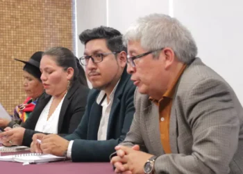La reunión entre los representantes de las tres bancadas de la Cámara de Diputados. Foto: RRSS.