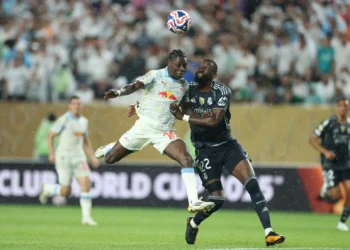 Una incidencia del partido entre Real Madrid y Salzburgo (AFP)