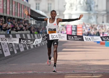 El maratonista keniano Sawe en una competencia anterior (AFP)