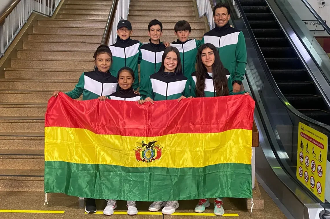 Parte del equipo boliviano de tenis (FBT).
