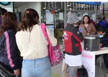Hay un punto de vacunación en instalaciones de la terminal. Foto: Terminal Metropolitana de El Alto.
