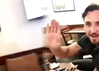 La reunión entre Jaime Dunn y Juan Pablo Velasco en un café de La Paz.
