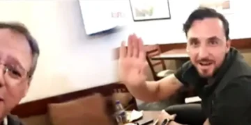 La reunión entre Jaime Dunn y Juan Pablo Velasco en un café de La Paz.