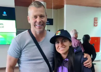 María Cristina Gálvez en su arribo a Bolivia