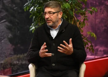El consultor político Ricardo Paz en entrevista con Piedra, Papel y Tinta de La Razón. Foto: Oswaldo Aguirre.