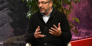 El consultor político Ricardo Paz en entrevista con Piedra, Papel y Tinta de La Razón. Foto: Oswaldo Aguirre.