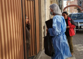 En El Alto se ejecutó incluso una campaña de vacunación casa por casa. Foto: GAMEA.