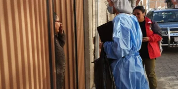 En El Alto se ejecutó incluso una campaña de vacunación casa por casa. Foto: GAMEA.
