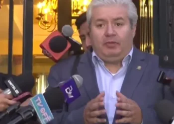 Enrique Urquidi y Guillermo Seoane, miembros de la comisión. Foto: Captura DTV.