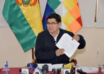 El ministro de Educación, Omar Veliz, en conferencia de prensa. FOTO: Ministerio de Educación