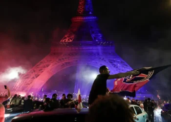 Festejos de los hinchas del PSG (FOTO: AFP)