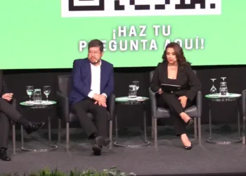 Los candidatos comparten sus propuestas en el foro agropecuario. Foto: CAO.