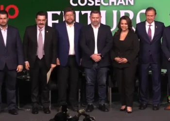 Los candidatos que asistieron al foro. Foto: CAO.