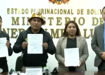 El acuerdo firmado para una minería responsable. Foto: Viceministerio de Cooperativas Mineras.